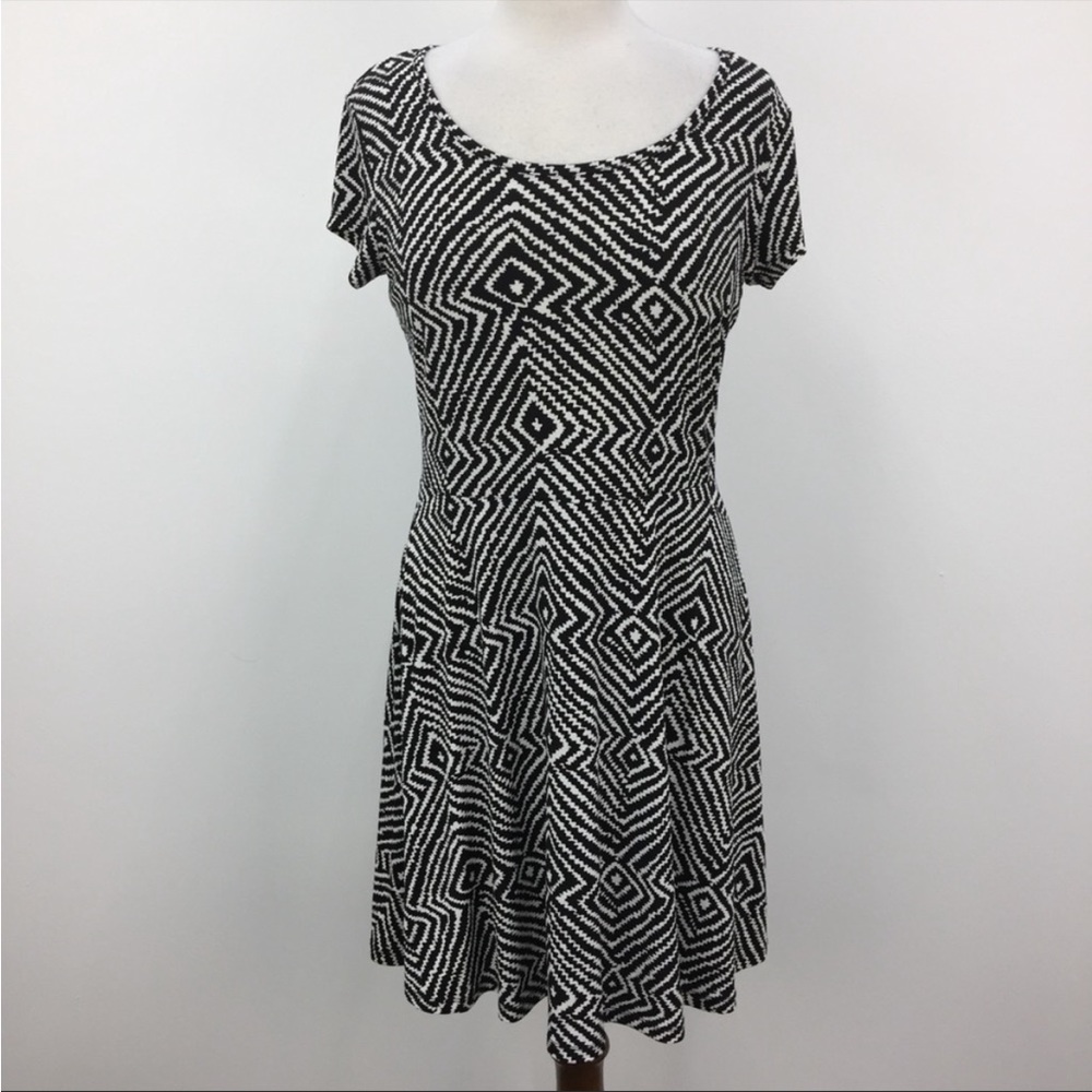 MICHAEL KORS DRESS NWT SIZE MEDIUM LADIES $99.50 RETAIL very comfy skater style